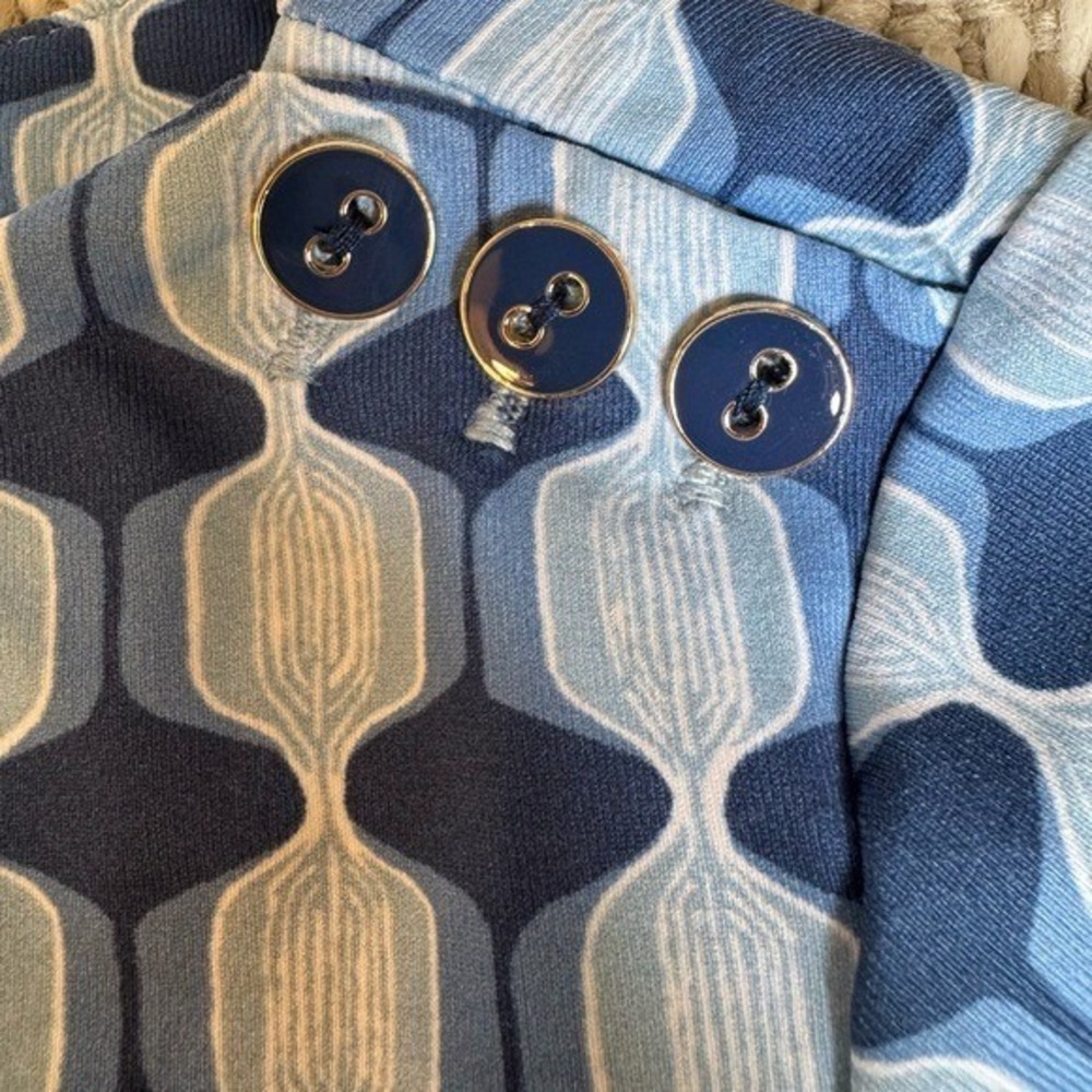 J.McLaughlin Blue Geometric Boatneck 3/4 Sleeve Button Shoulder Top Size S - Picture 6 of 9